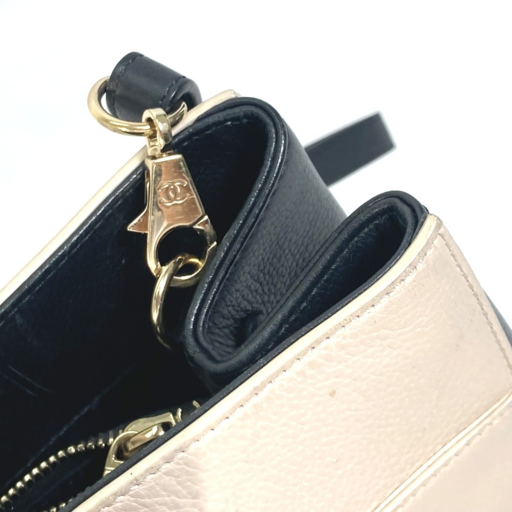 CHANEL CC Mark Bicolor 2WAY Shoulder Bag Beige - Picture 10 of 16